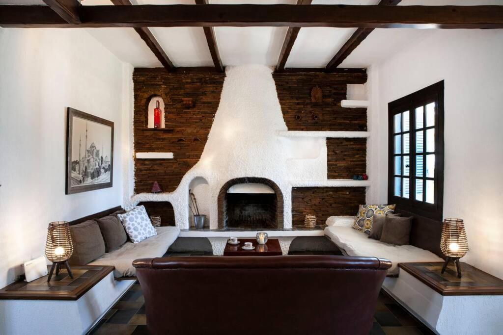 Villa Velissarios: Wonderful Villa Next To Beach Aegina ภายนอก รูปภาพ